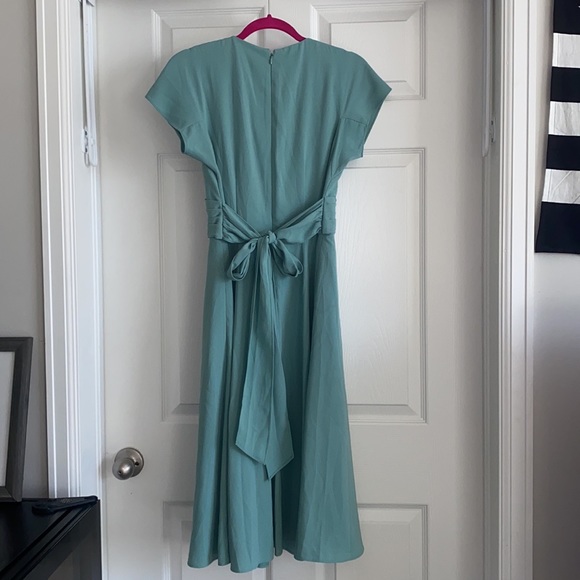 Gal Meets Glam Dress - Picture 4 of 5